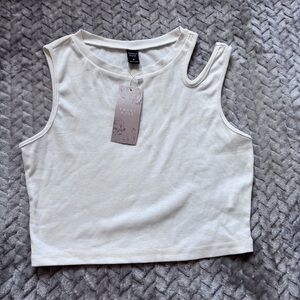 ⭐️⭐️⭐️NWT Emery Rose cream cropped tank top size Medium